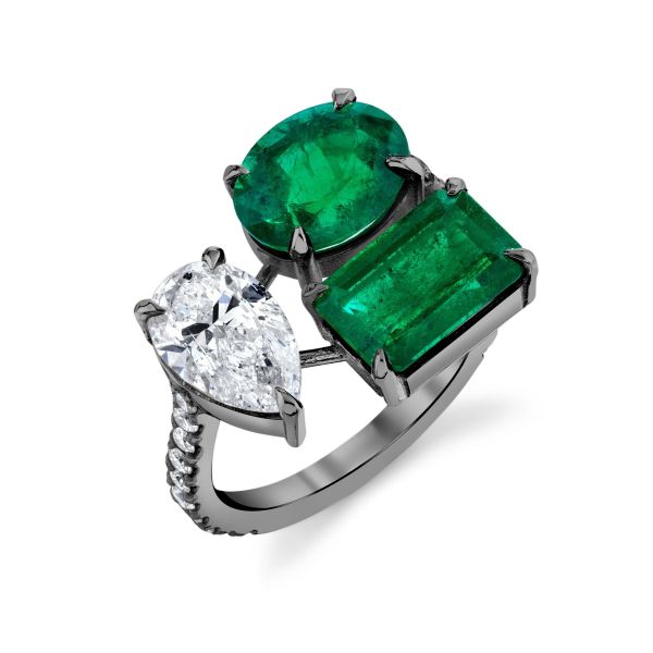 EMERALD & DIAMOND PEAR TRIPLE THREAT RING