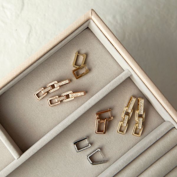 DIAMOND PAVE DECO LINK HUGGIES