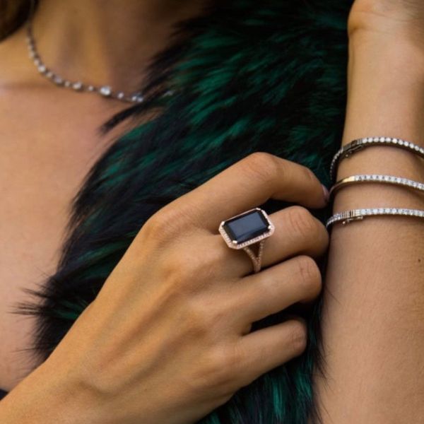 BLACK ONYX PORTRAIT RING