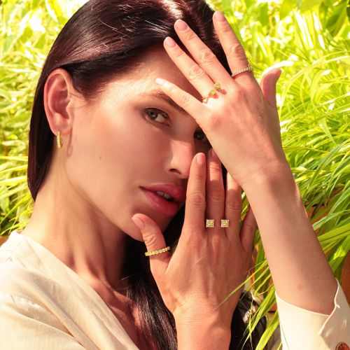 White and Yellow Diamond Ring Towers