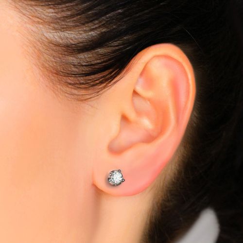 Single Diamond Bachata Stud